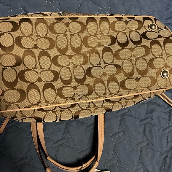 AUTHENTIC COACH SIGNATURE STRIPE PYTHON STRIPE CARRYALL. - Picture 11 of 14